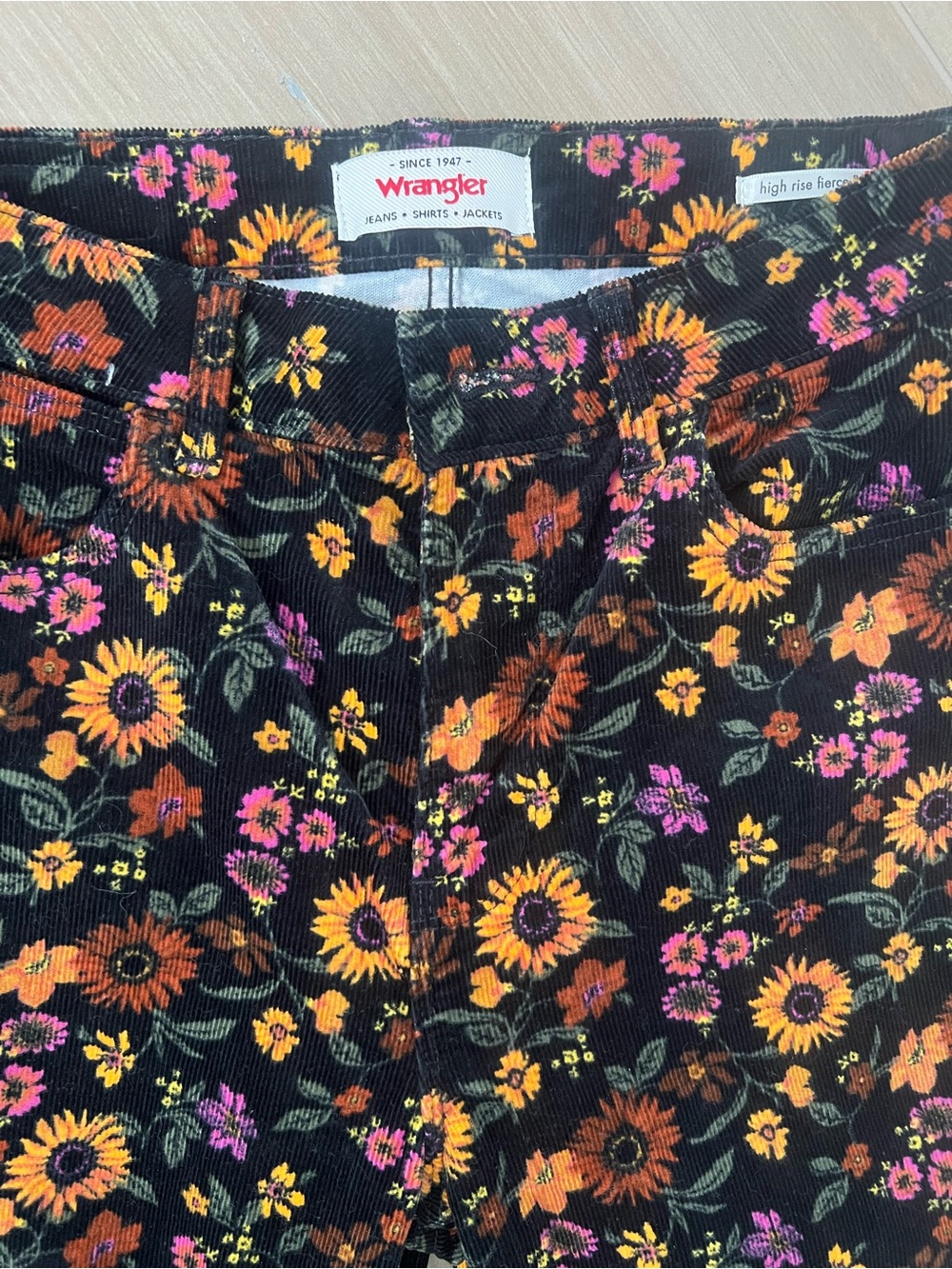 Wrangler Women's High Rise fierce flare Corduroy sunflower print - Picture 3 of 5
